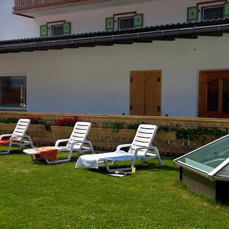 Hotel Alaska Campitello di Fassa Esterno foto