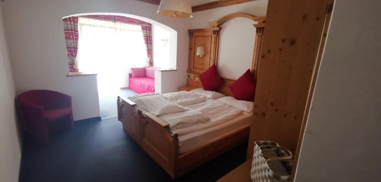 Hotel Alaska Campitello di Fassa Esterno foto