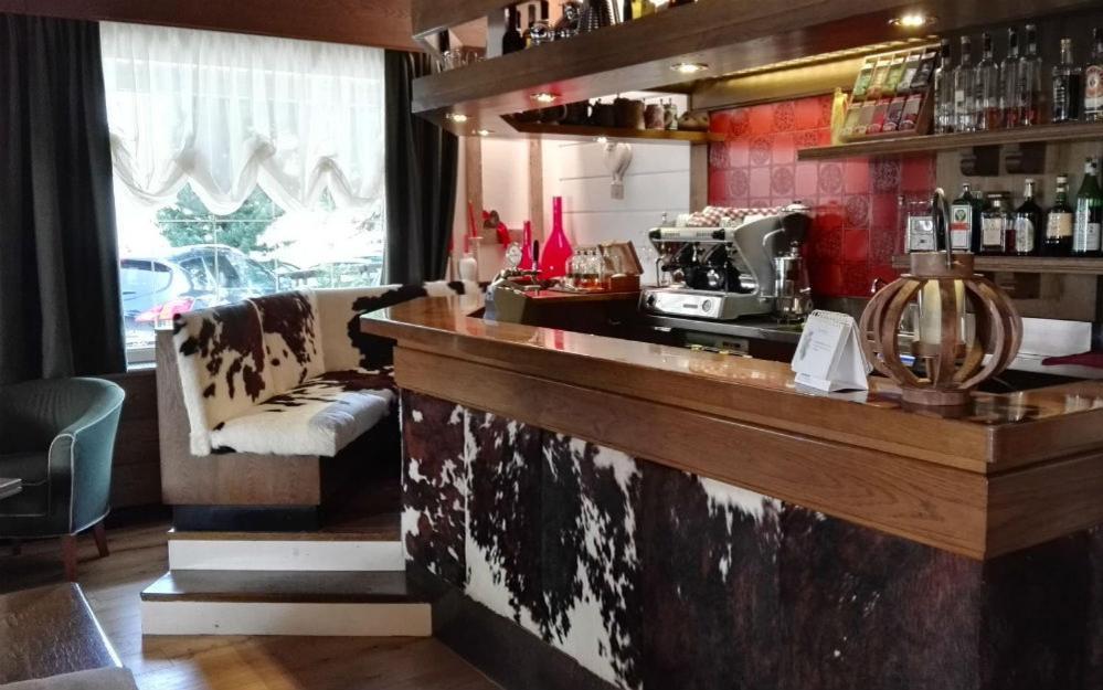 Hotel Alaska Campitello di Fassa Esterno foto