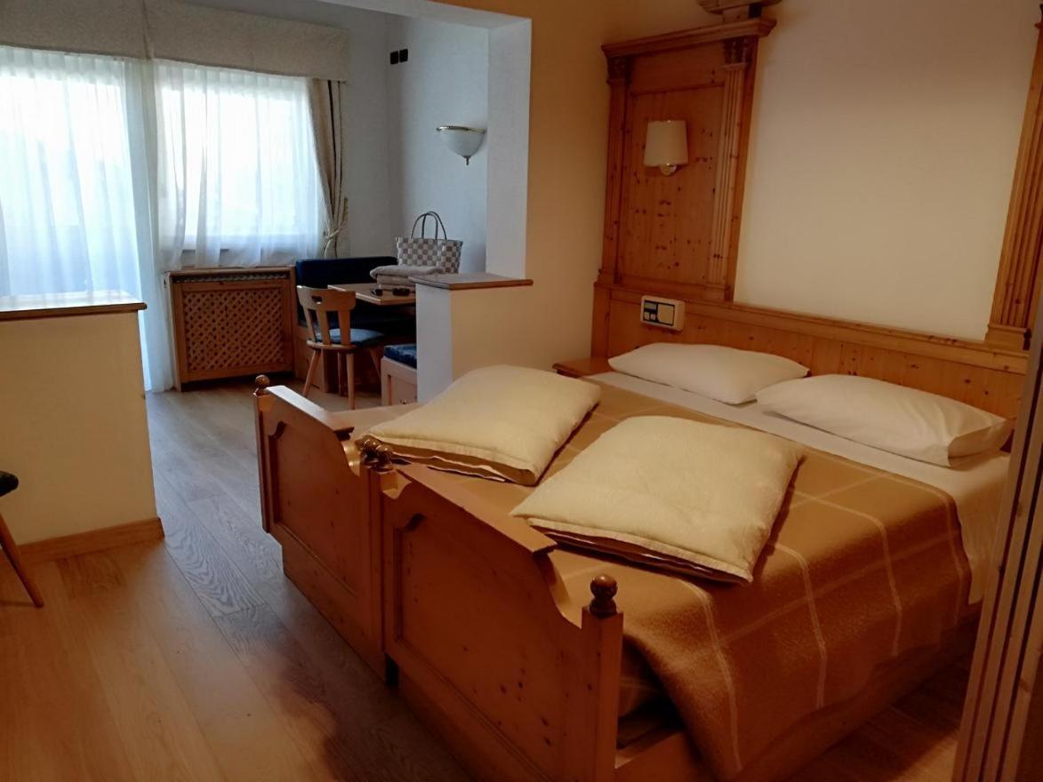 Hotel Alaska Campitello di Fassa Esterno foto