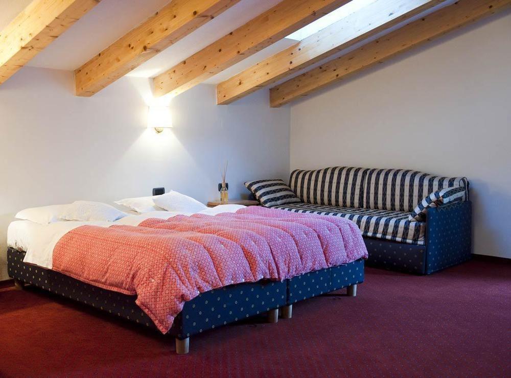 Hotel Alaska Campitello di Fassa Esterno foto