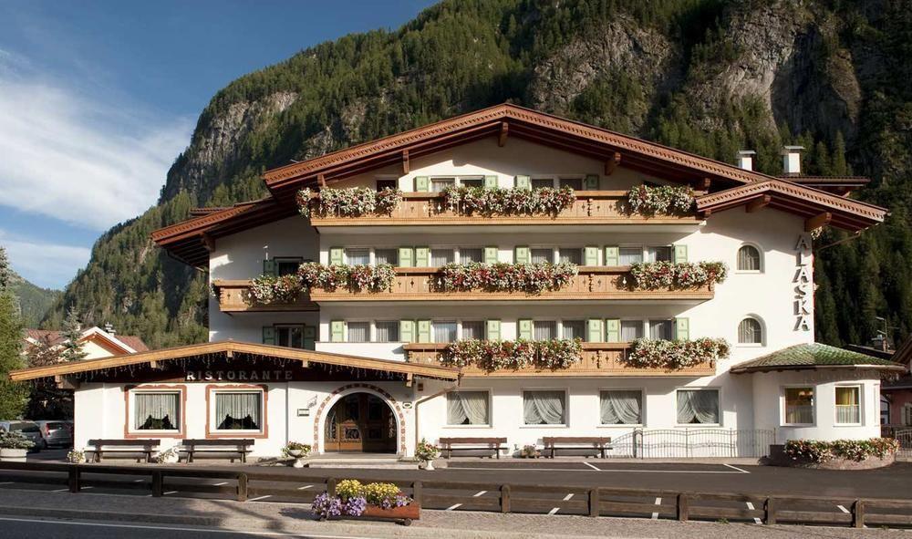 Hotel Alaska Campitello di Fassa Esterno foto