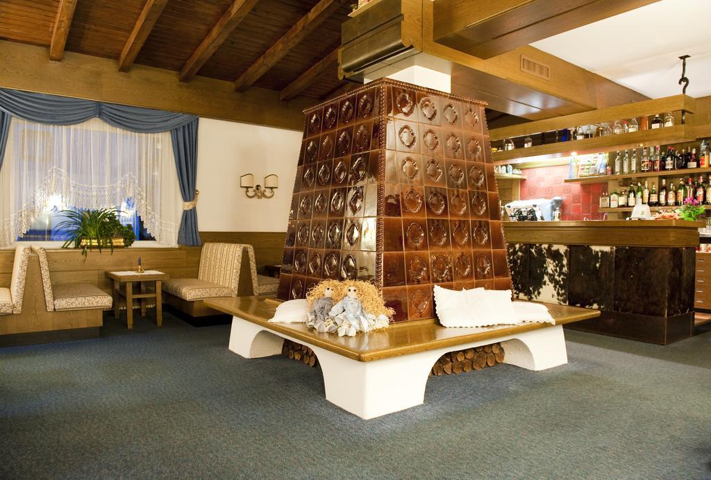 Hotel Alaska Campitello di Fassa Esterno foto