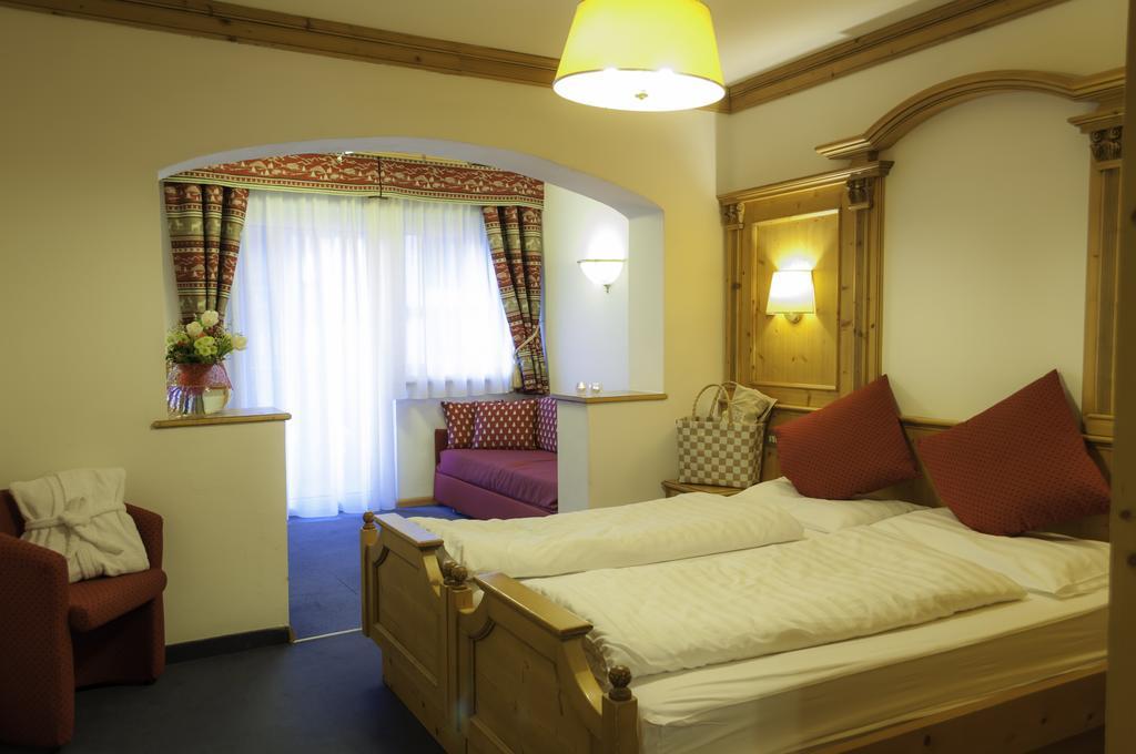 Hotel Alaska Campitello di Fassa Esterno foto
