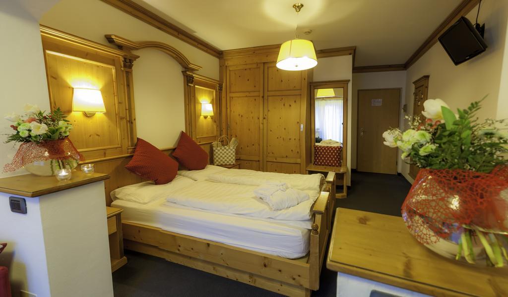 Hotel Alaska Campitello di Fassa Esterno foto