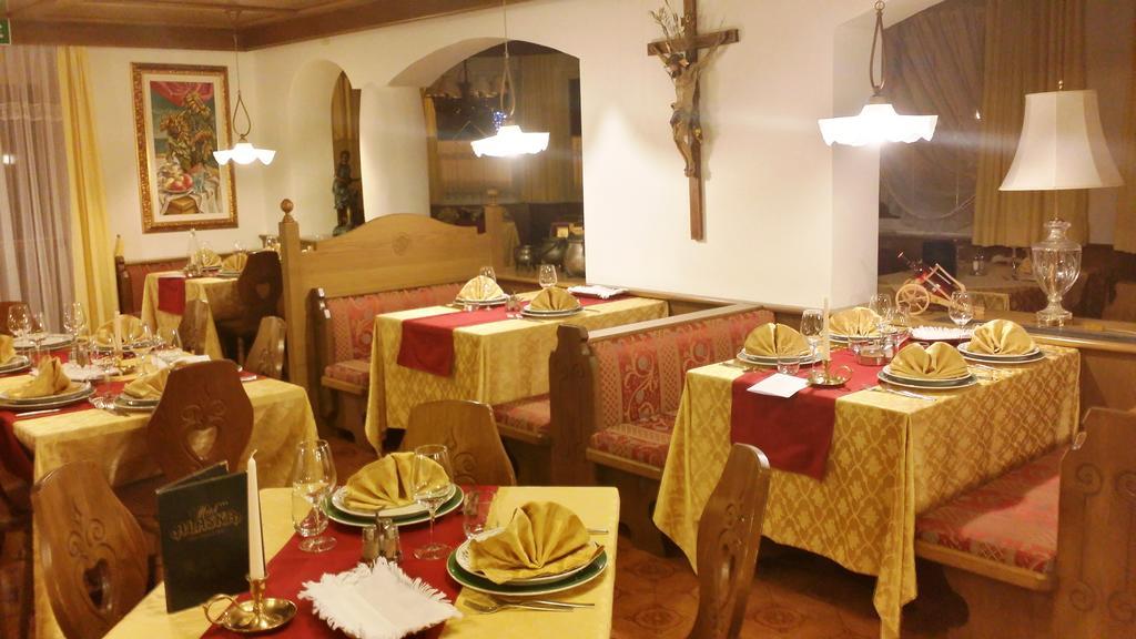 Hotel Alaska Campitello di Fassa Esterno foto