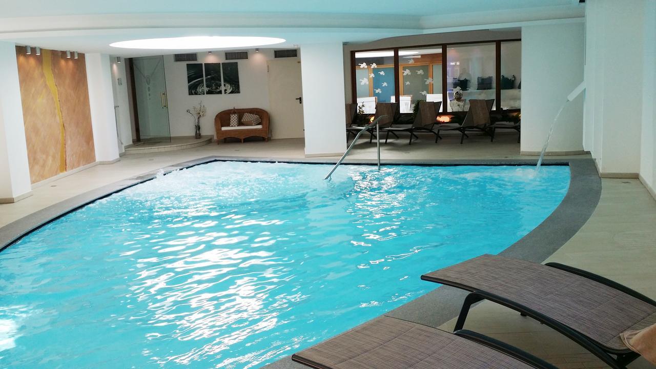 Hotel Alaska Campitello di Fassa Esterno foto
