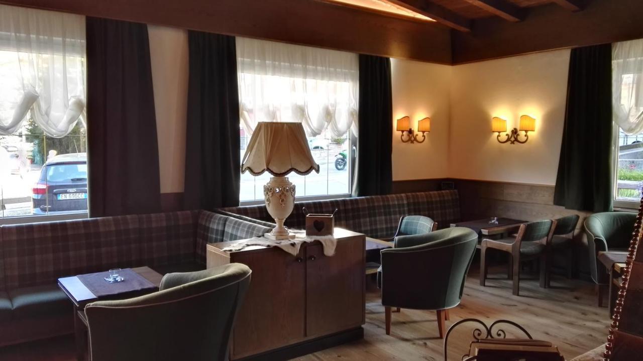 Hotel Alaska Campitello di Fassa Esterno foto
